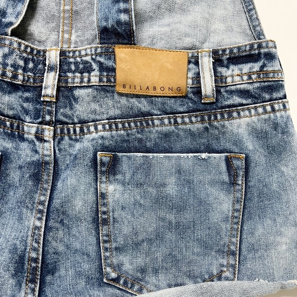 Billabong Womens Ovah n Ovah Acid Wash Distressed Cut Off Denim Overalls Size M - Picture 9 of 11